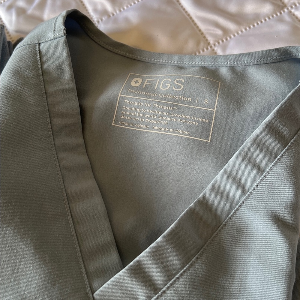 FIGS V-Neck Scrub Top in Sage Green